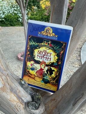 “Pre-Owned” The Secret Of NIMH Family Entertainment (VHS, 1994) Clamshell